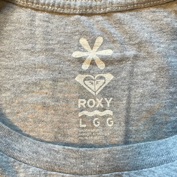 Vintage Roxy graphic tee! 🌊 - Picture 2 of 3